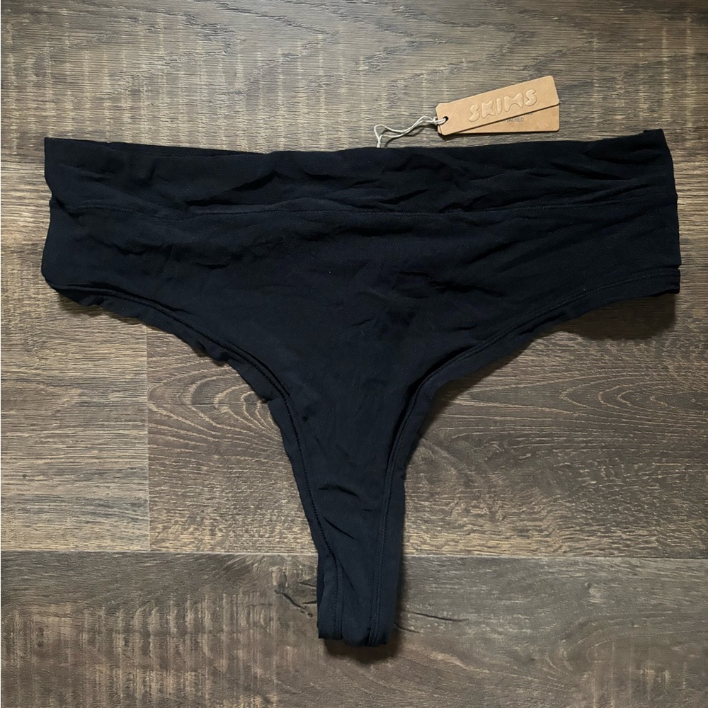 NWT SKIMS - 4X Fits Everybody Thong